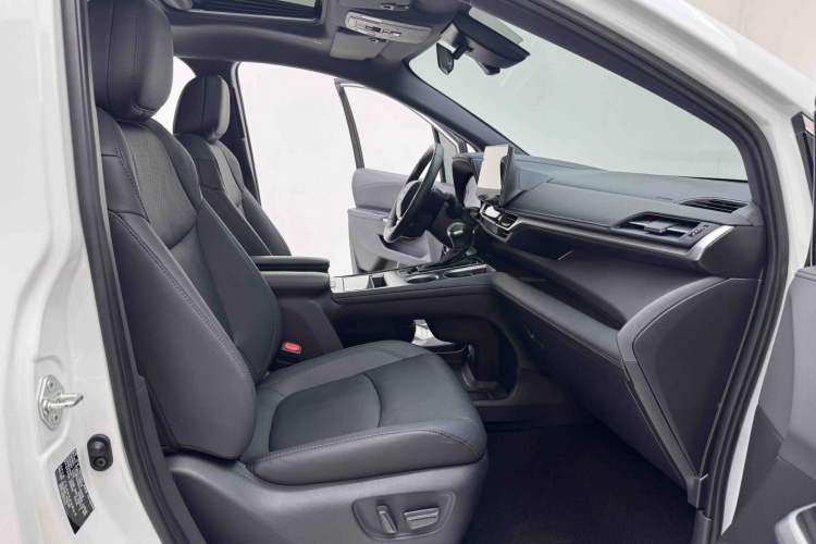 Used Toyota Sienna 2023 2.5L Hybrid Deluxe Edition
