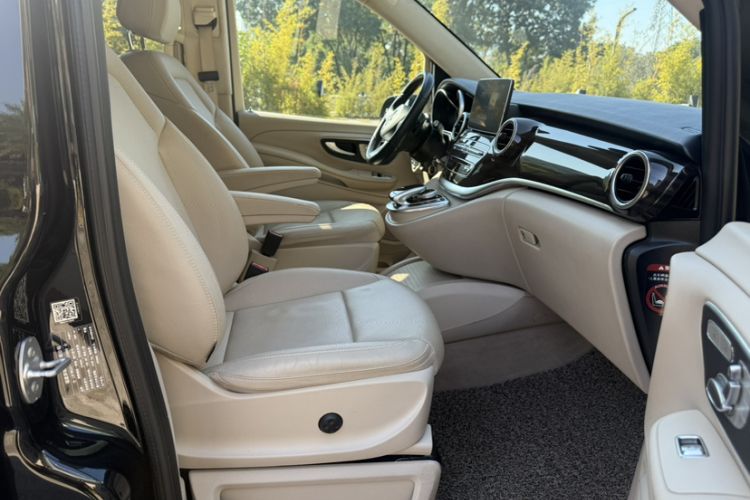 Used Mercedes-Benz V-Class 2017 V 260 Avantgarde Edition
