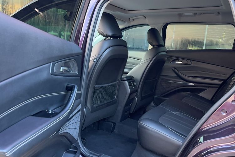 Used  Lingyun 2019 1.6T Two-Wheel Drive Diamond Edition
