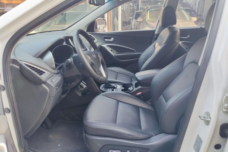 Used Hyundai Santa Fe 2013 2.4L Automatic Two-Wheel Drive Smart Version
