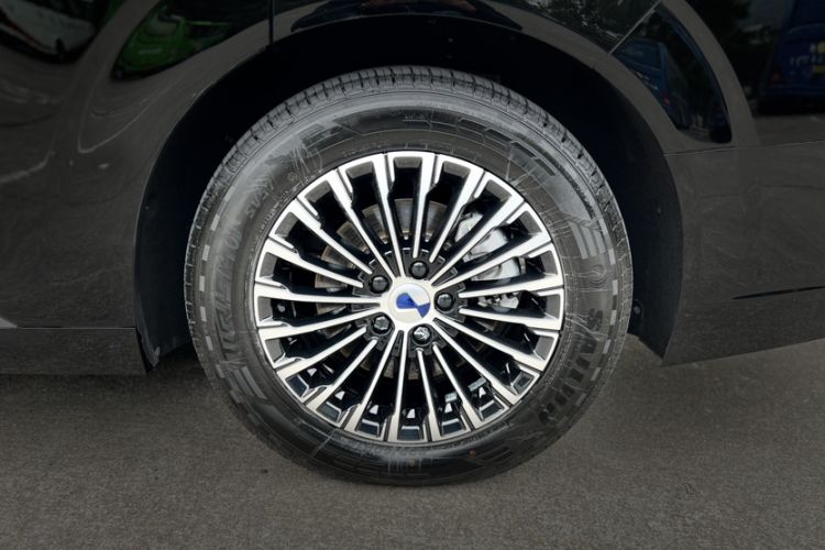 Used Denza D9 2022 DM-i 970 Four-Wheel Drive Prestige Model