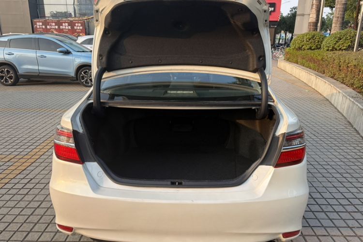 Used Toyota Camry 2016 2.0G 10th Anniversary Leading Edition
