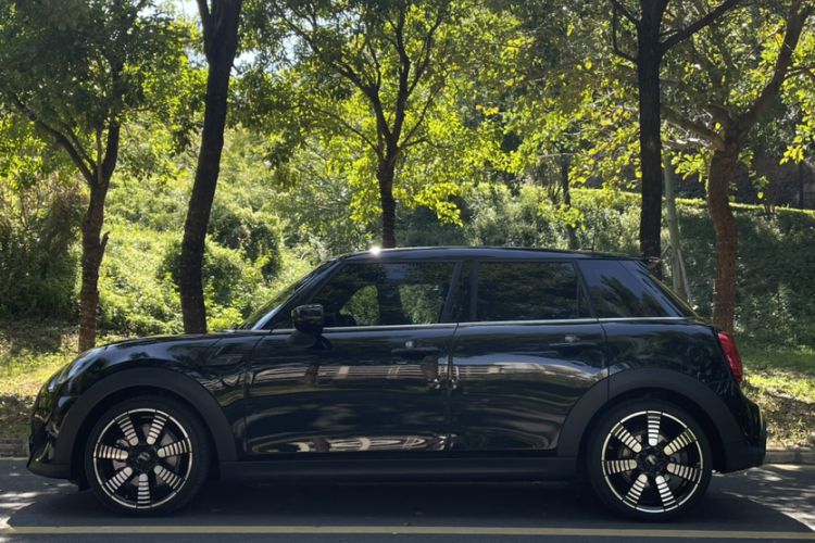 Used  MINI 2023 Facelift 2.0T COOPER S Artist Five-Door Edition