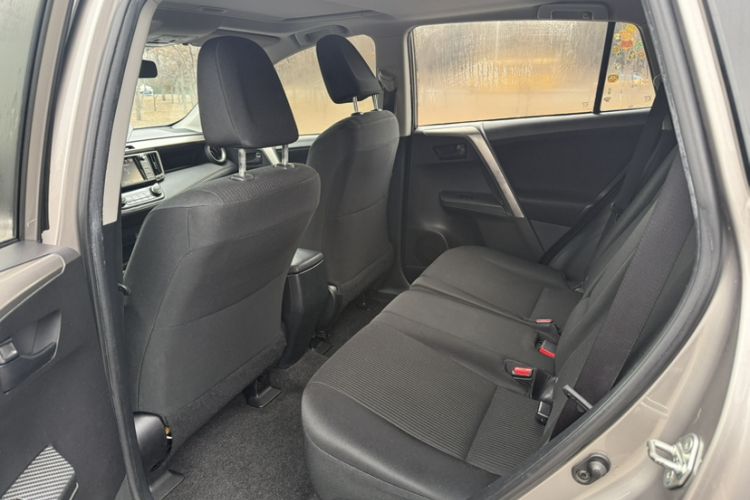 Used Toyota RAV4 2015 2.0L CVT Two-Wheel Drive Fashion Edition
