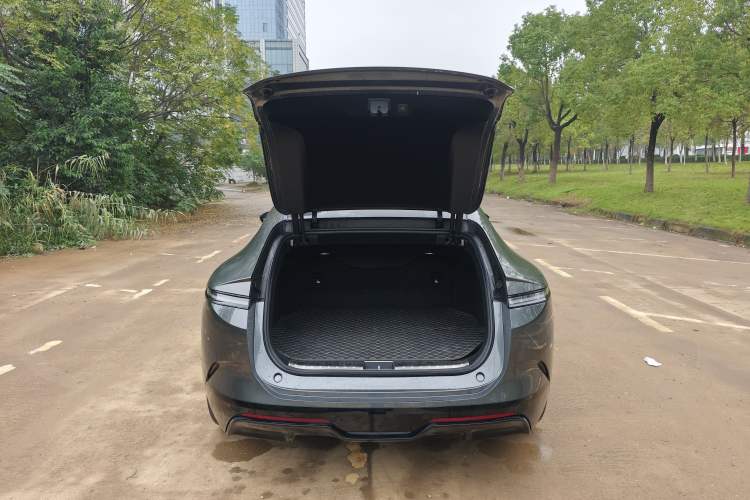 Used  12 2024 700 Three-Laser Rear-Wheel Drive Luxury Edition