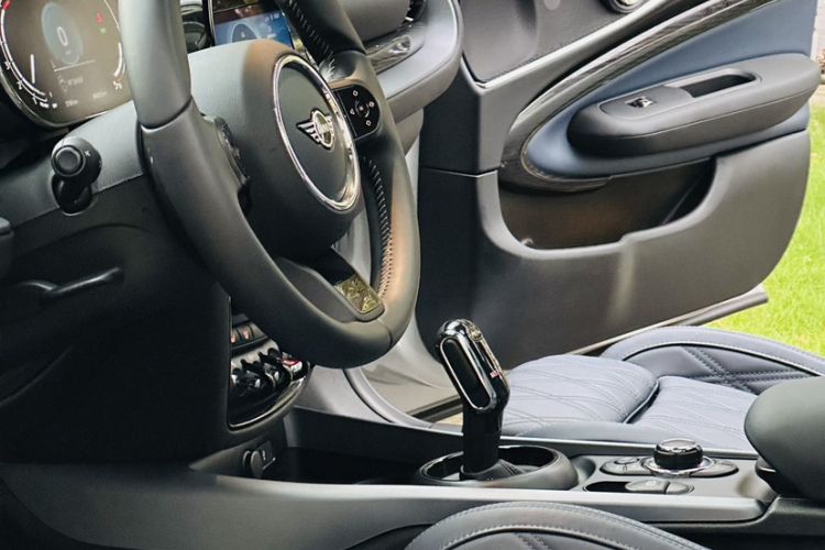 Used  Clubman 2023 1.5T COOPER Connoisseur
