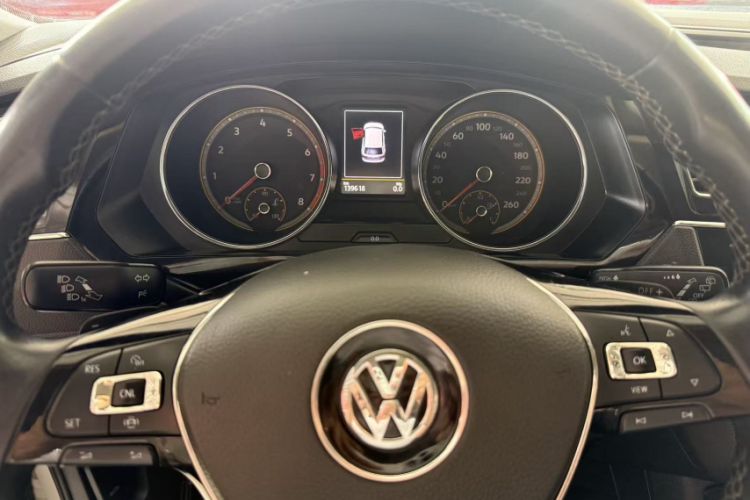 Used Volkswagen Tiguan L 2019 Revised 330TSI Automatic Two-Wheel Drive Smart & Luxury Edition China VI Standard
