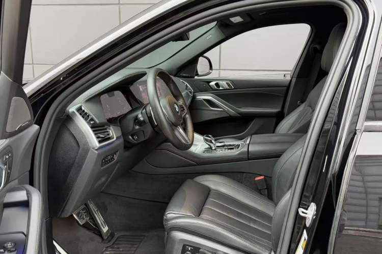 Used BMW X6 2020 xDrive40i Luxury Model with M Sport Package
