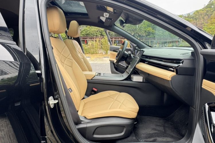 Used Geely Galaxy L6 2024 125km PLUS Dragon Edition