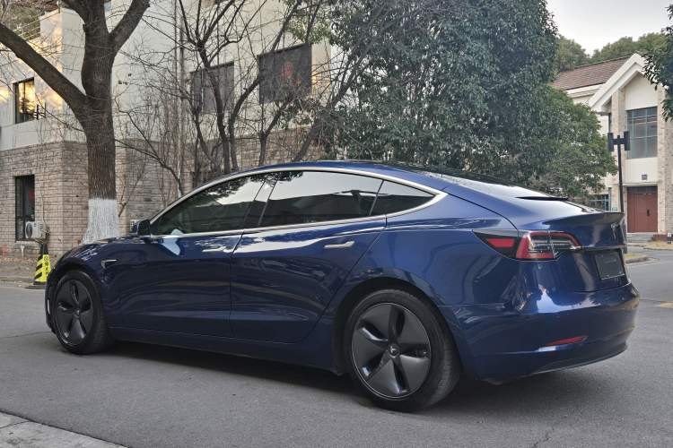 Used Tesla Model 3 2019 Long-Range All-Wheel-Drive Version
