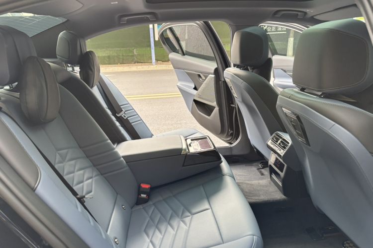 Used BMW i5 2024 eDrive 35L Prestige Luxury Package