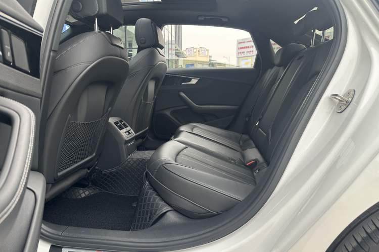 Used Audi A4L 2023 40 TFSI Luxury Dynamic Model