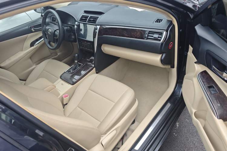 Used Toyota Camry 2016 2.0E 10th Anniversary Elite Edition
