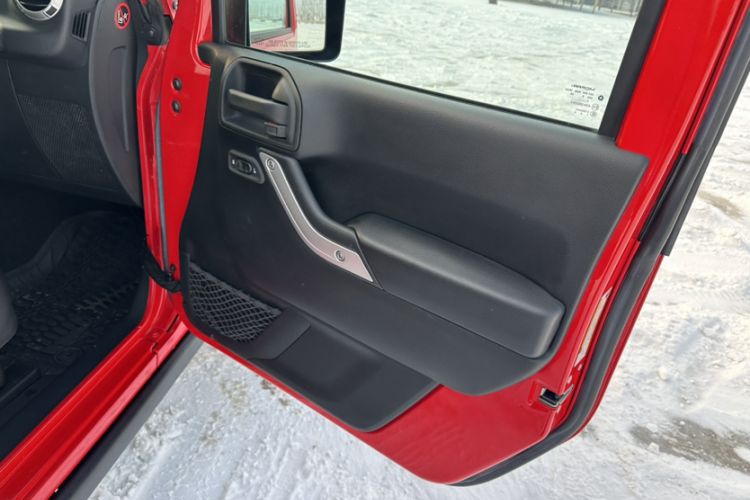 Used  Wrangler 2015 3.6L Rubicon Two-Door Comfort Edition
