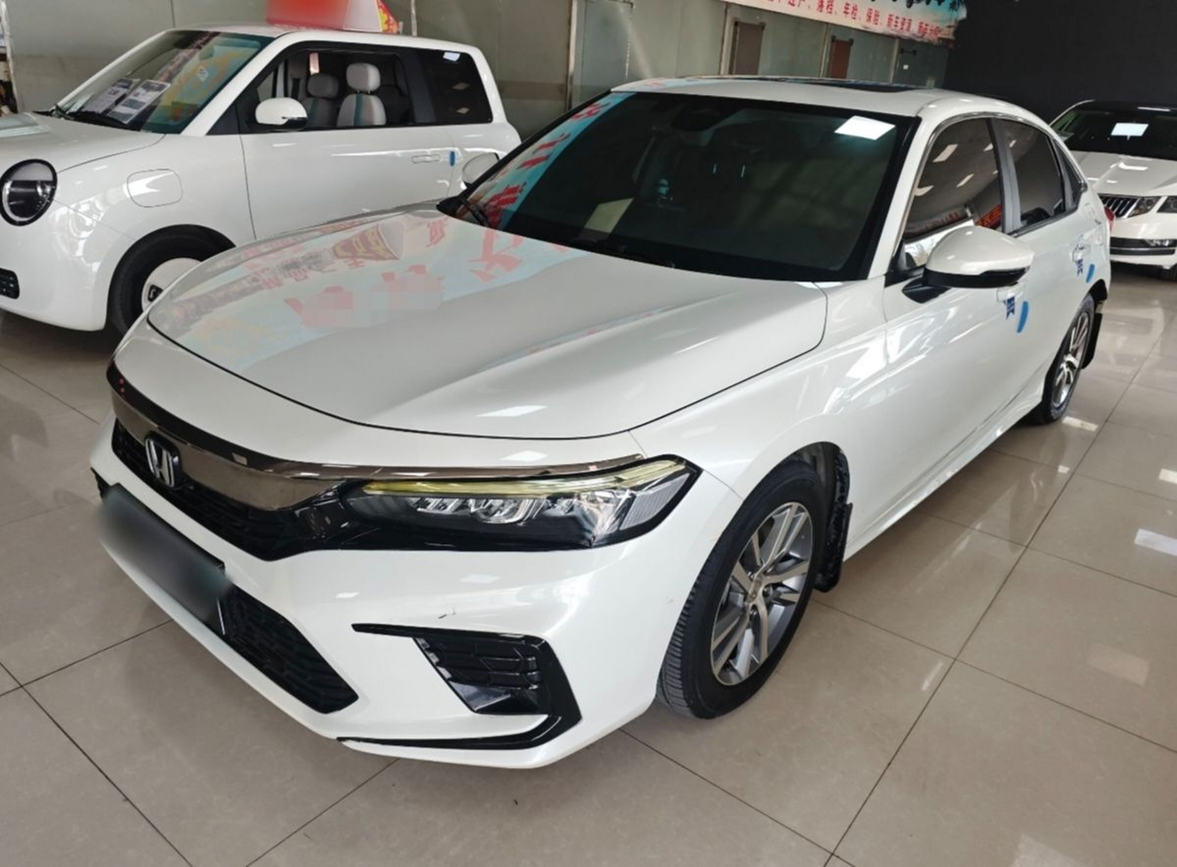 تحت مقدمة السيارة