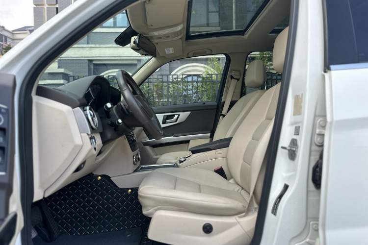 Used Mercedes-Benz GLK-Class 2013 GLK 300 4MATIC Dynamic Sunroof Model
