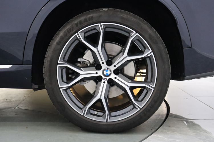 Used BMW X5 2023 xDrive 30Li Luxury M Sport Package
