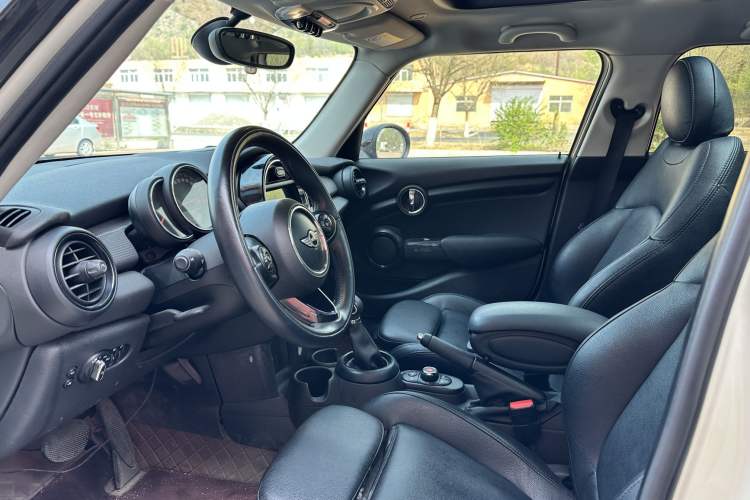 Used  MINI 2016 1.5T COOPER Five-Door Edition
