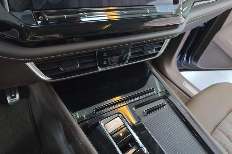 Used Volkswagen Viloran 2023 Revised Version 380TSI Luxury Edition
