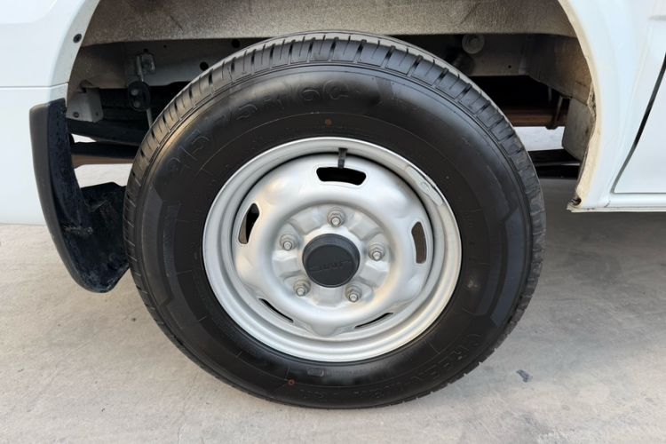 Used JMC Fushun 2025 2.0T 6MT Diesel Short-Wheelbase Low-Roof Commercial Multi-Purpose Passenger Vehicle with 5/6 Seats and Lift-Up Tailgate
