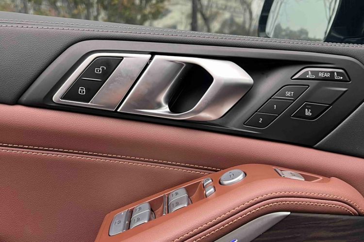 Used BMW X7 2023 xDrive40i Luxury Package with Leading Features