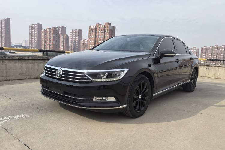 Used Volkswagen Magotan 2017 330TSI DSG Luxury Model
