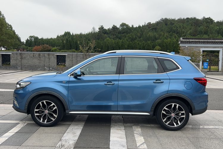 Used Roewe RX5 2016 20T Two-Wheel Drive Automatic Internet Smart Edition
