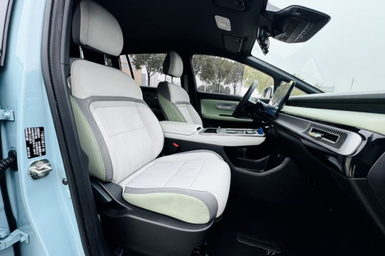 Used AION Y 2023 Younger