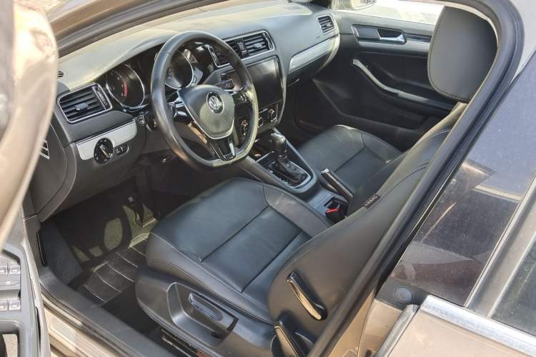 Used Volkswagen Sagitar 2016 230TSI 25th Anniversary Edition
