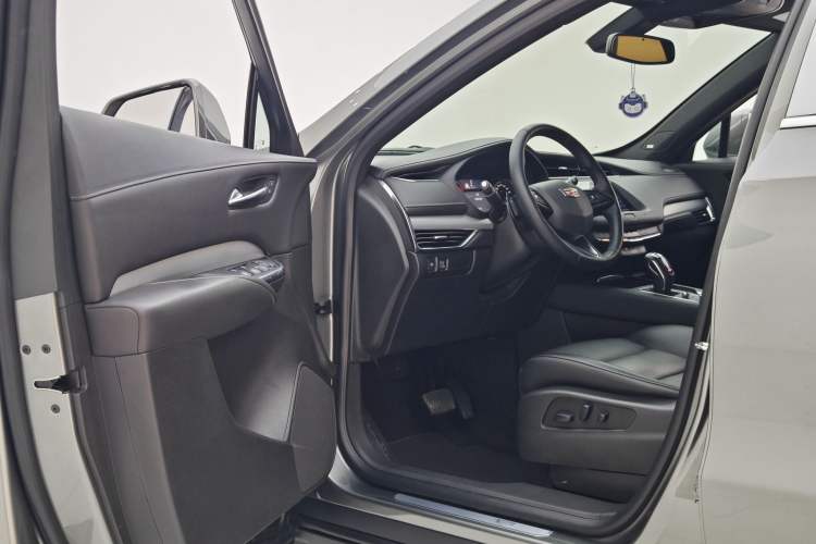 Used Cadillac XT4 2018 28T Two-Wheel Drive Leading Version
