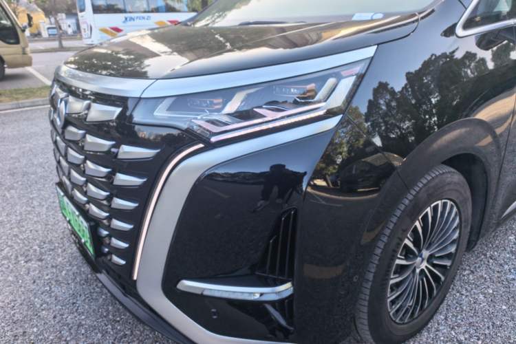 Used Denza D9 2024 DM-i 980 Four-Wheel Drive Flagship Model
