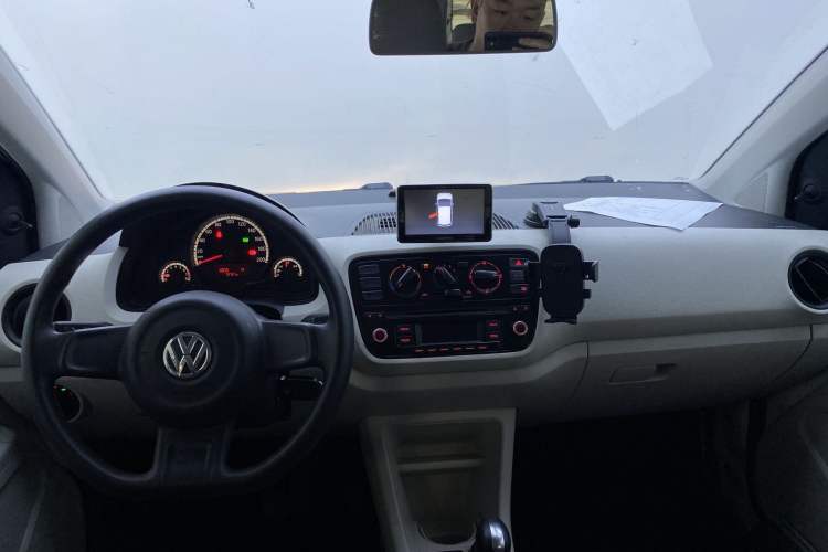 Used Volkswagen up! 2015 1.0L move up!
