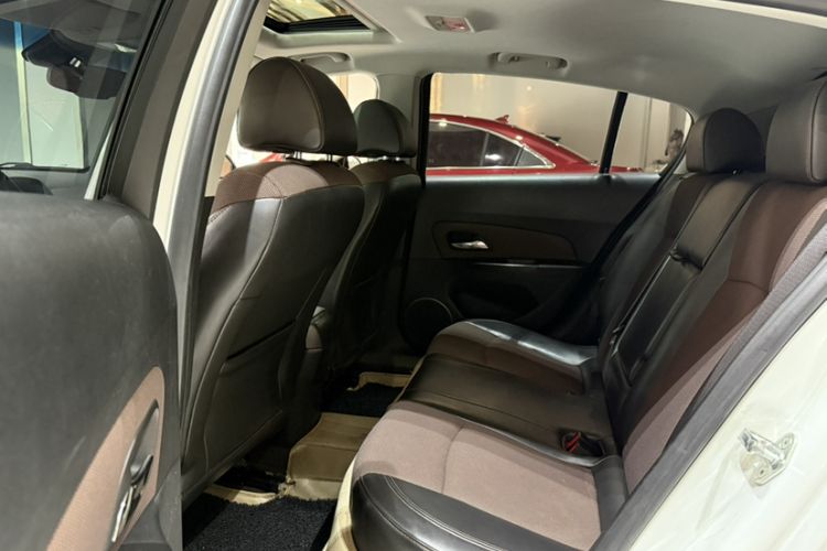 Used Chevrolet Cruze 2013 Hatchback 1.6L Automatic Luxury Model
