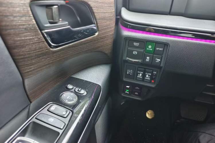 Used Honda Odyssey 2024 2.0L eHEV Sharp & Smart Edition