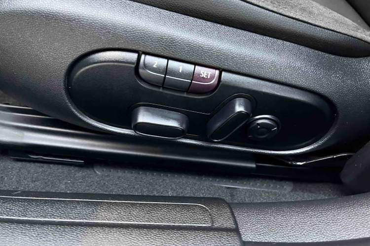 Used  Clubman 2021 1.5T COOPER Connoisseur
