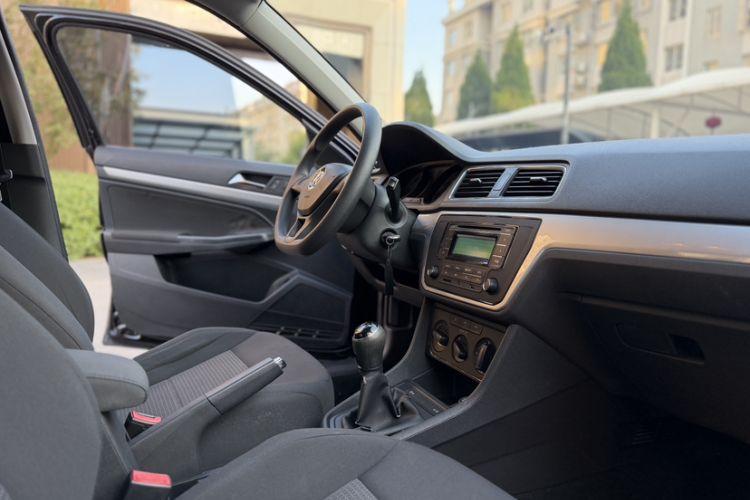 Used Volkswagen Lavida 2015 1.6L Manual Fashion Edition
