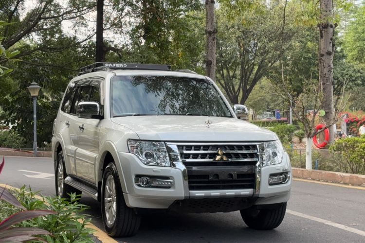 Used Mitsubishi Pajero 2017 V97 3.8L 5-Door GLS Model with Sunroof – Middle East
