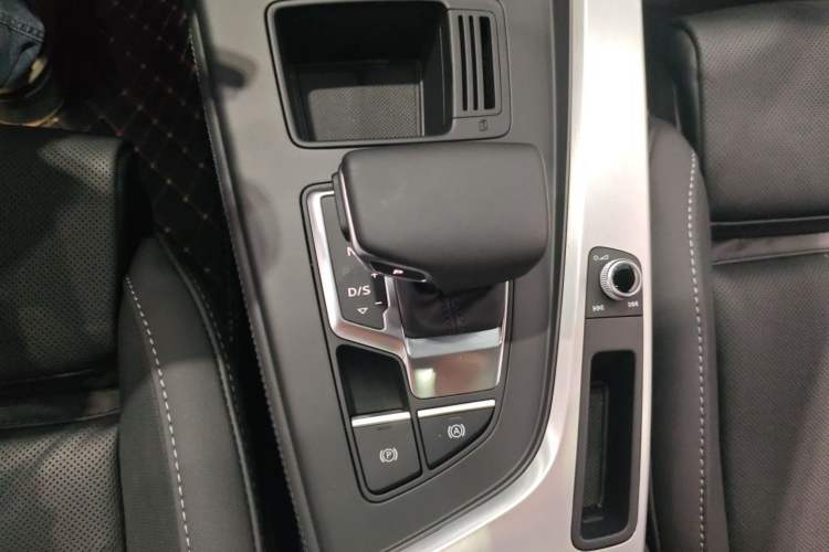 Used Audi A4L 2022 40 TFSI Luxury Dynamic Model
