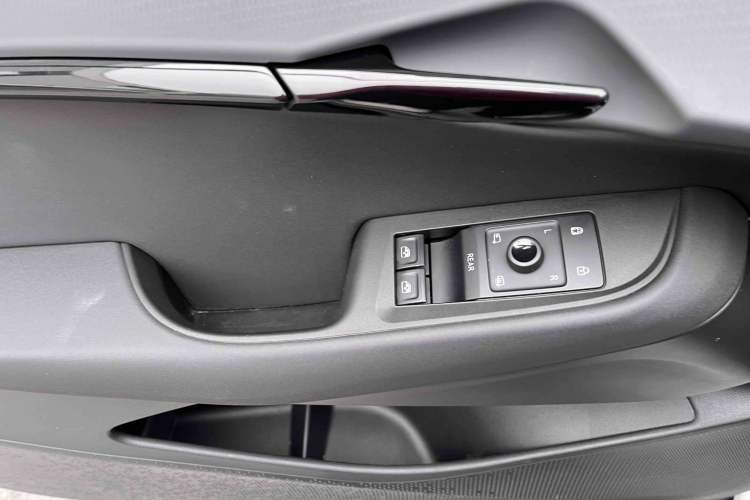 Used Volkswagen ID.UNYX 2024 Pro Long-Range Version
