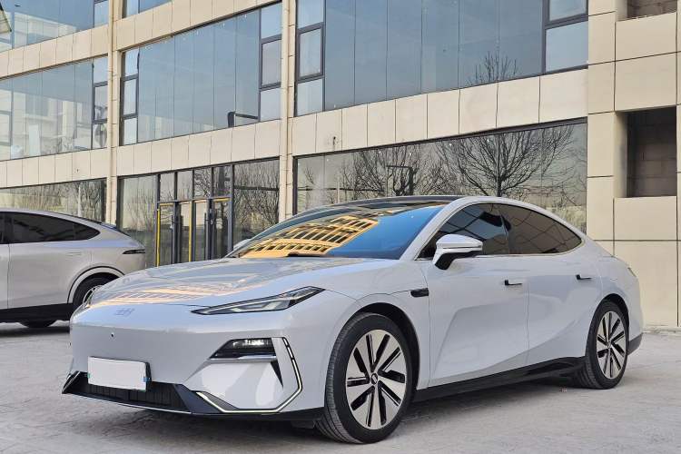 Used Geely Galaxy E8 2024 665 km Range Rear-Drive Starship Long-Range Version