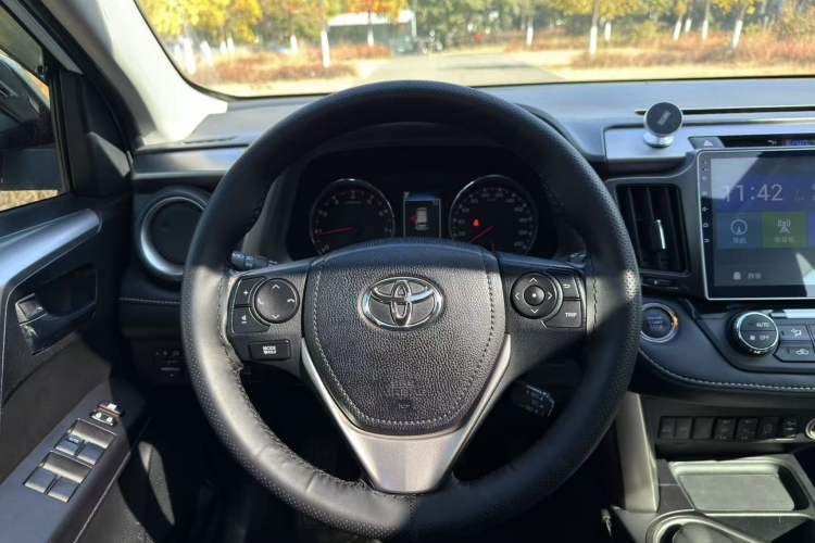 Used Toyota RAV4 2016 2.0L CVT Two-Wheel Drive Smart Edition China V Standard
