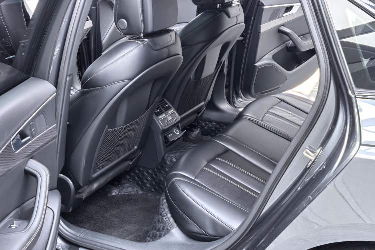 Used Audi A4L 2022 40 TFSI Luxury Dynamic Model
