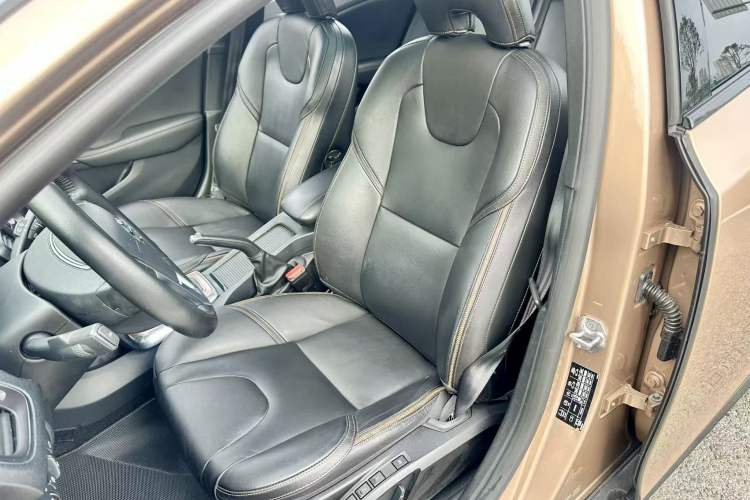 Used Volvo V40 2017 Cross Country T3 Zhiya Edition
