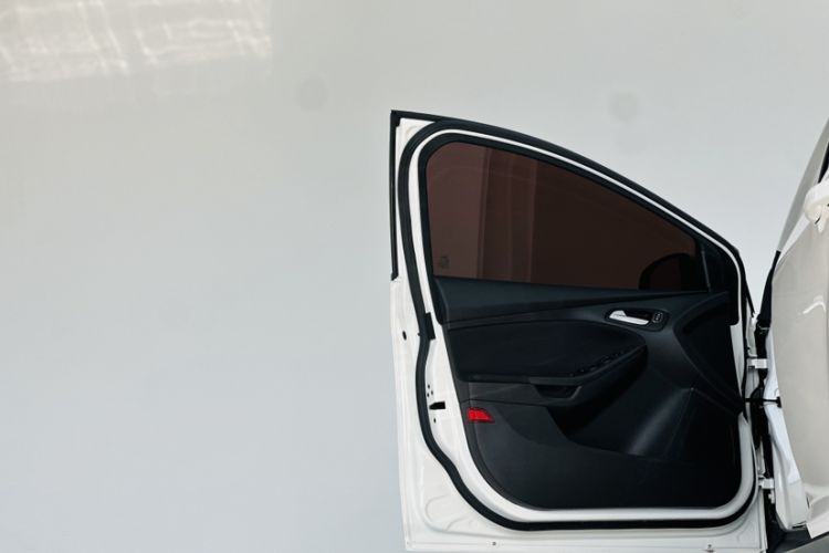 Used Ford Focus 2018 Hatchback Classic 1.6L Automatic Comfort Plus SmartDrive Edition
