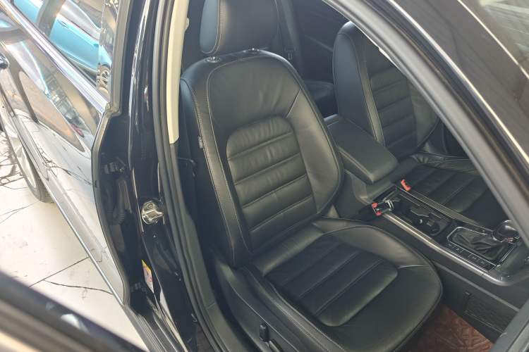 Used Volkswagen Passat 2017 330TSI DSG Luxury Edition
