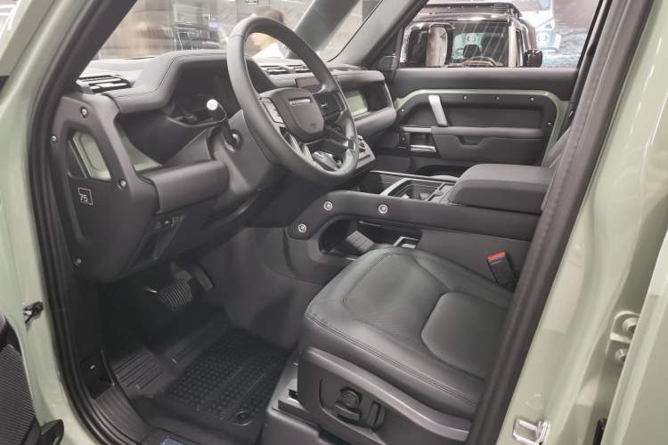 Used Land Rover Defender 2023 110 3.0T P400 75th Anniversary Legend Edition
