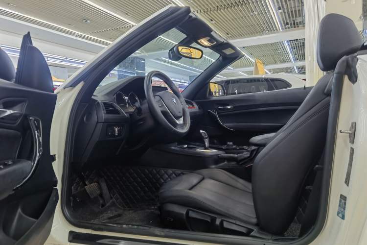 Used BMW 2 Series 2018 220i Convertible Coupe Sports Design Package
