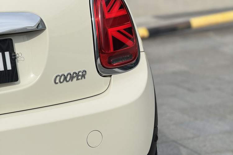 Used  MINI 2019 1.5T COOPER Artist
