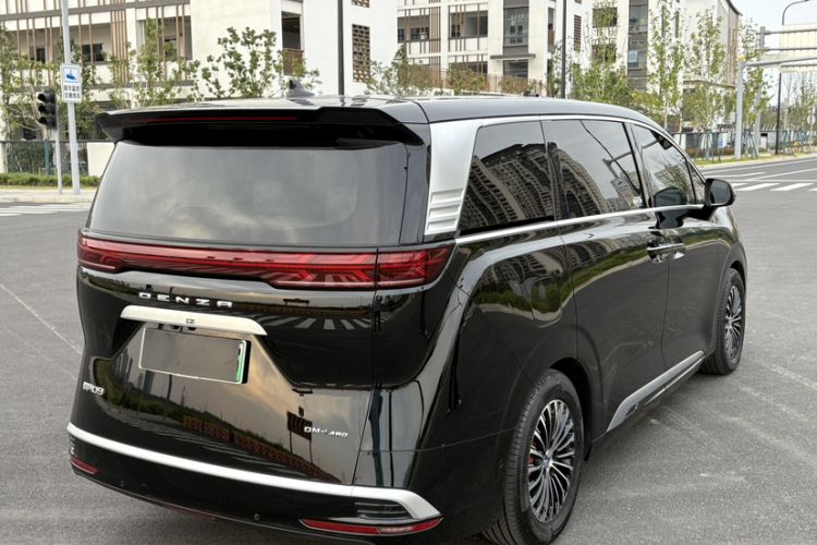 Used Denza D9 2024 DM-i 980 Four-Wheel Drive Flagship Model
