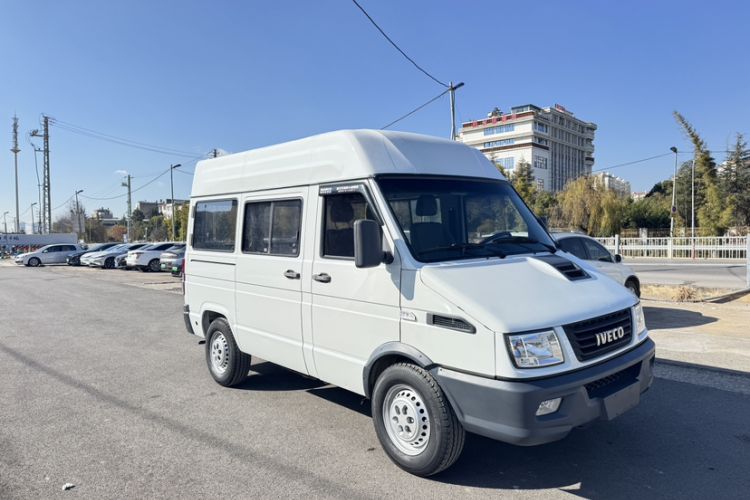 Used Iveco Daily 2017 2.5T A35 Passenger Van 5-7 Seats Model 47Z5